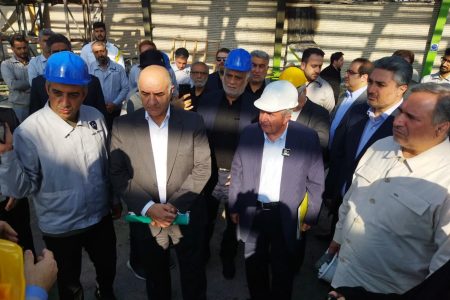 بازدید رئیس کمیسیون اقتصادی مجلس از کارخانه خودروسازی بروجرد+تصاویر