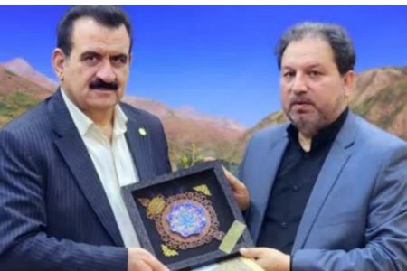 تقدیر از مدیر شعب بانک ملی لرستان به پاس پشتیبانی از طرح‌های خوداشتغالی