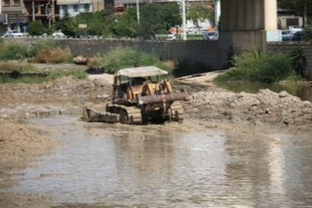 عملیات لایروبی رودخانه «خرم رود» آغاز شد