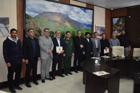 تجلیل از رزمندگان و نقش‌آفرینان منابع طبیعی لرستان در جنگ ۱۲ روزه