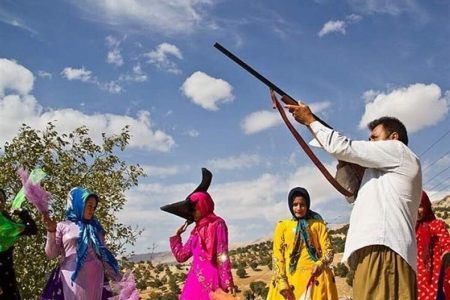 تیراندازی در مراسم‌ شادی و عزا مغایر با فرهنگ اصیل لرستان است