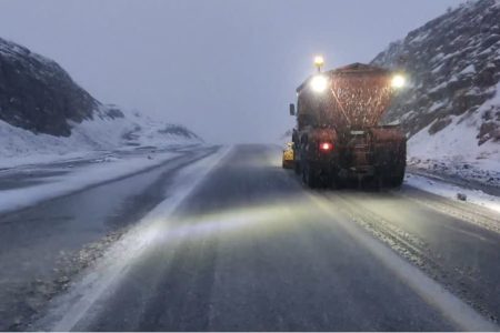 برفروبی ۲۷۸۰ کیلومتر باند در جاده‌های لرستان