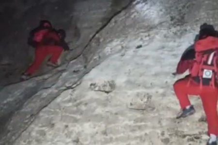 نجات ۳ نفر گرفتار در ارتفاعات آبگرمه کوهدشت