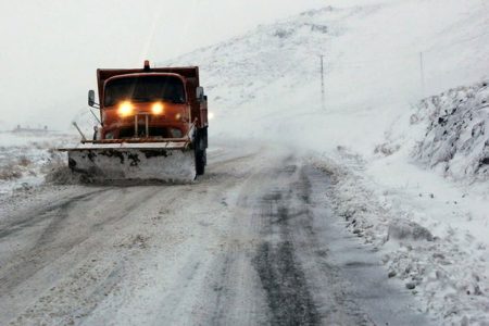 مسدود شدن راه ارتباطی ۶۰ روستای دلفان بر اثر بارش برف