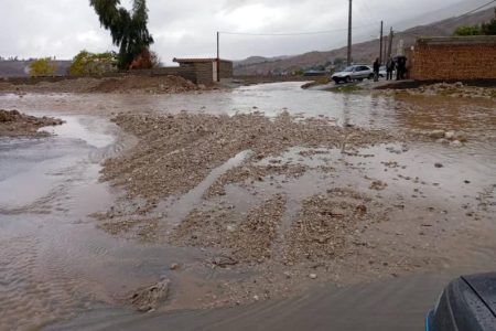 سیلاب راه ارتباطی چهار روستای پل‌دختر را قطع کرد