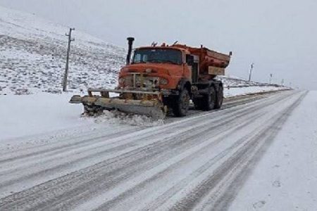 فیلم|برف روبی راه‌های روستایی در دورود