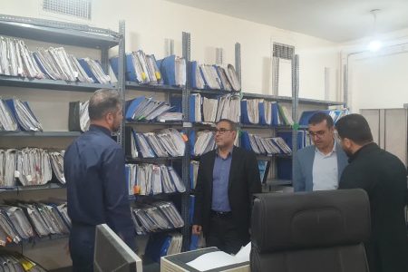 در برابر فشار دشمن،با روحیه جهادی در کنار مردم ایستادهایم