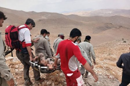 پرواز بالگرد اورژانس لرستان برای نجات مصدوم در ارتفاعات ازنا