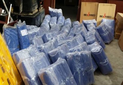 اهدای ۱۰۰۰ دست لباس‌های حفاظتی به کادر بهداشت و درمان شهرستان کوهدشت