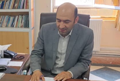 نصب دهها پایه استند و سازه تبلیغاتی توسط سازمان فرهنگی شهرداری خرم آباد