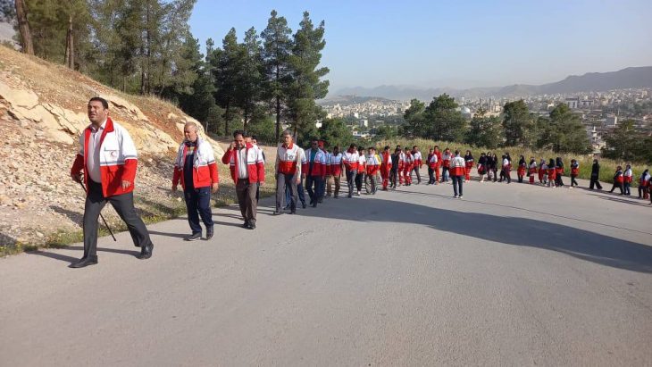 برگزاری همایش کوهپیمایی کارکنان و اعضای داوطلب هلال احمر در لرستان