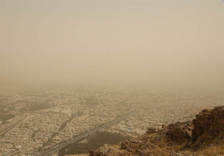 گرد و غبار ادارات و بانک‌های ۶ شهر لرستان را تعطیل کرد