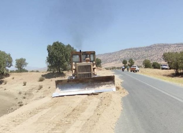 پاکسازی ۲۰ کیلومتر از حریم راه های شهرستان چگنی