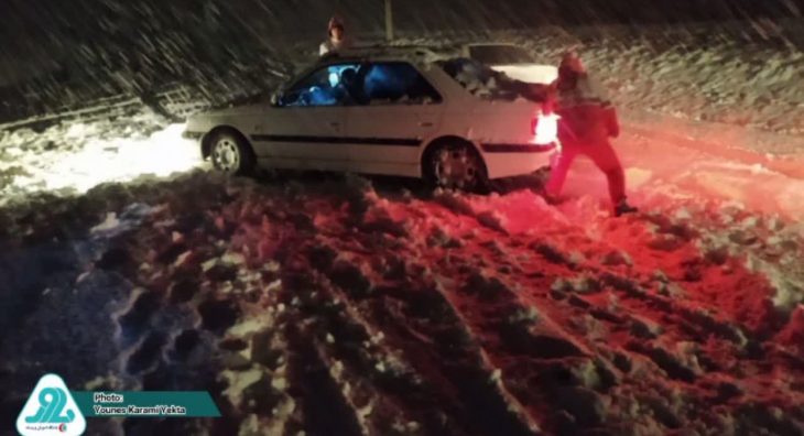 امداد رسانی هلال احمر به ۶۳ نفر گرفتار در برف و کولاک شهرستان دلفان