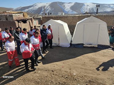 کمک رسانی جمعیت هلال احمر لرستان به زلزله زدگان آذربایجان غربی