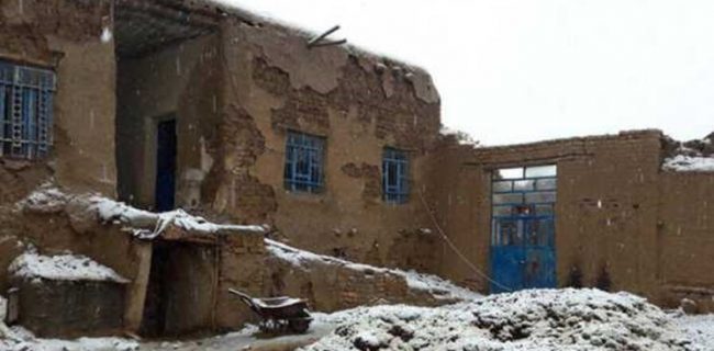 بارش سنگین برف ۷ خانه روستایی در الیگودرز را تخریب کرد