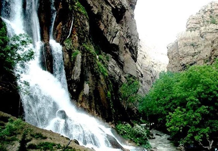 منطقه گردشگری آبشار «آب سفید» الیگودرز تا اطلاع ثانوی تعطیل است