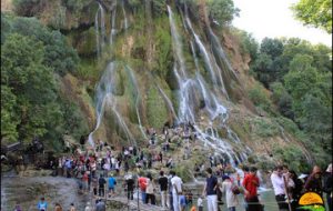فیلم‌/استقبال و حضور مسافران و گردشگران در آبشار «بیشه»