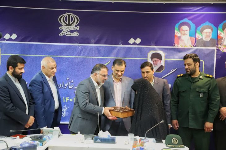 تحویل ۹۱۵ واحد مسکونی به مددجویان کمیته امداد در لرستان