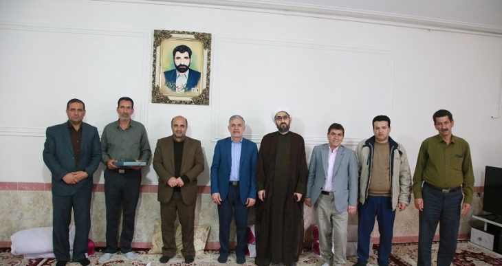 رئیس دانشگاه لرستان با خانواده شهید«نورایی‌فرد» دیدار کرد  