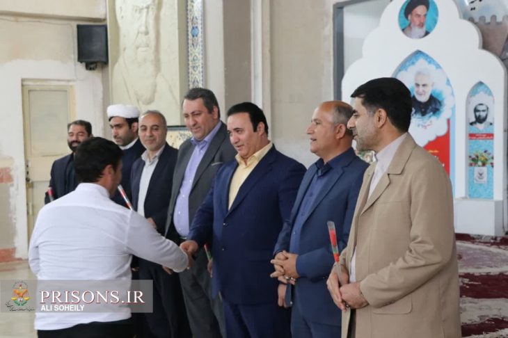 آزادی ۸۱ زندانی نیازمند به دست خیّر لرستانی+فیلم