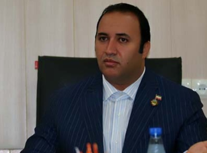 هدیه نیکوکار لرستانی به کارگران خدماتی شهرداری