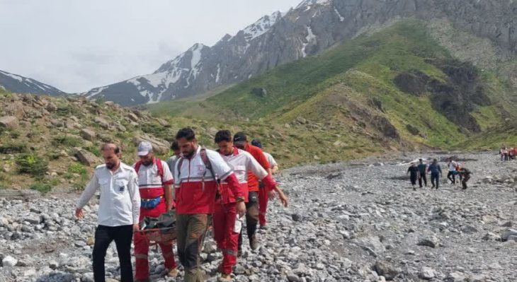 گرفتار شدن ۷ گردشگر در تونل برفی ازنا/ یک نفر فوت شد