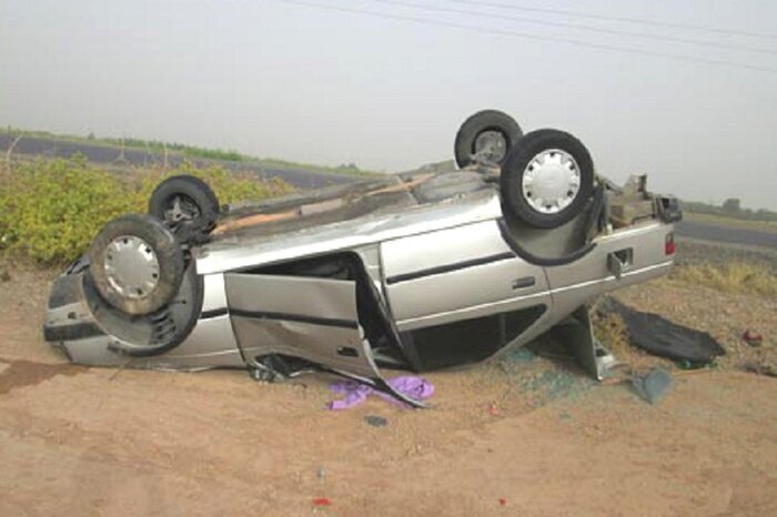 مصدومیت ۵ نفر در واژگونی خودروی پژو ۴۰۵ در جاده دورود
