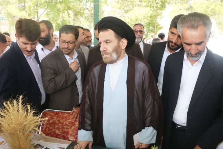 میز خدمت کشاورزی در مصلای الغدیر خرم آباد برگزار شد+تصاویر