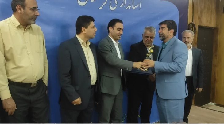 تقدیر از پگاه لرستان به عنوان صادر کننده برگزیده در سال ۱۴۰۱