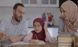 نقش والدین در تربیت و جایگاه اجتماعی فرزندان
