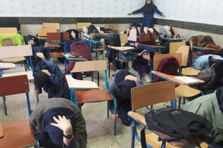 مانور سراسری زلزله با شعار «مدرسه ایمن،جامعه تاب آور» در خرم آباد برگزار شد+تصاویر
