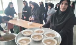 توزیع صبحانه گرم در محله محروم «علی آباد» خرم آباد