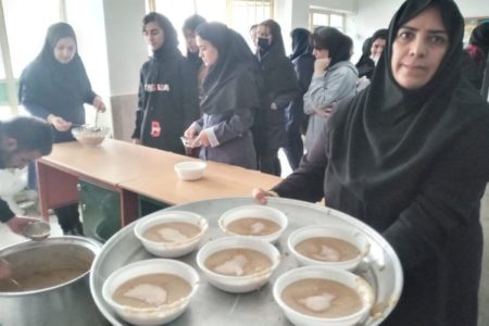 توزیع صبحانه گرم در محله محروم «علی آباد» خرم آباد