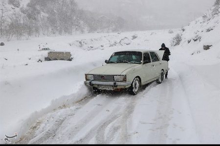 بارش ۲۸ سانتی‌متری برف در دلفان/ محور ارتباطی ۳۰۰ روستا مسدود شد