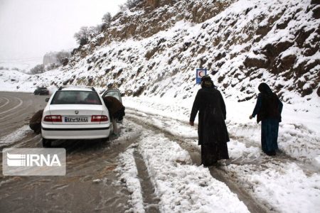 کولاک شدید برف در گردنه «گله‌بادوش» الیگودرز