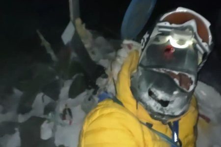 صعود زمستانه نجاتگر لرستانی بر فراز قله لنین