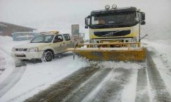 تردد در گردنه «گله بادوش» الیگودرز به سختی انجام می شود