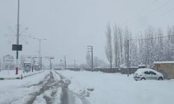 راه ۱۶۰ روستای لرستان به دلیل بارش برف مسدود است