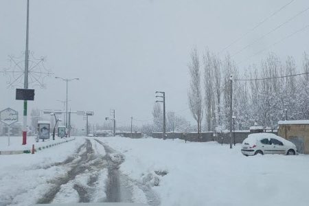 راه ۱۶۰ روستای لرستان به دلیل بارش برف مسدود است