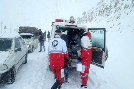 امدادرسانی به ۳۷۳ نفر گرفتار در جاده‌های برفی لرستان‌