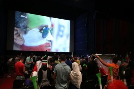 سینماها دوباره فوتبالی می شود/ نمایش بازی ایران و قطر در سینماهای کشور