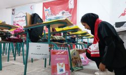 توزیع ۲۰۰ بسته نوشت افزار بین دانش آموزان نیازمند لرستان