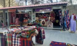 برپایی بازارچه صنایع دستی در محوطه قلعه «فلک الافلاک» خرم آباد
