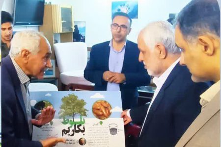 بازدید استاندار لرستان از نمایشگاه خانگی پدر بلوط