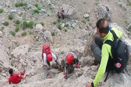 گرفتار شدن ۶ کوهنورد در ارتفاعات «قالی کوه» الیگودرز