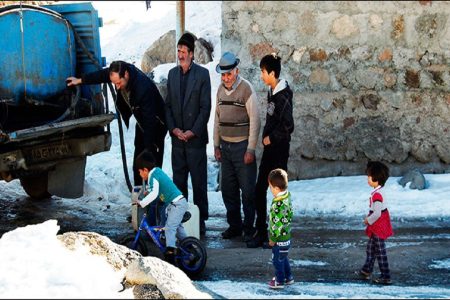 ۱۲ هزار لیتر نفت سفید بین عشایر بروجرد توزیع شد