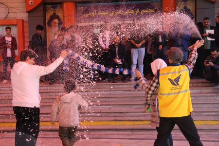 نمایش خیابانی ” پست‌چی” اجرا شد