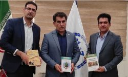 اهدای ۳۵۰ جلد کتاب به خانه های محیط زیست لرستان