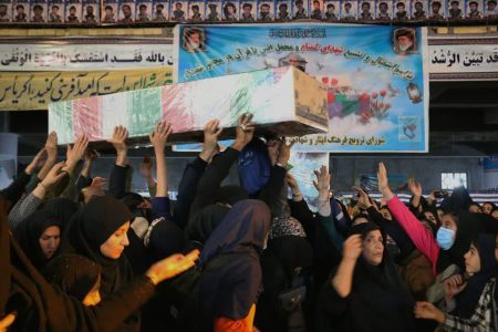 معنوی شدن حال و هوای نورآباد با ورود لاله‌های گمنام